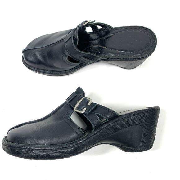 Clark's Black Leather Mule Clogs With Buckle 2.5" Wedge Heel Size Women's 8 - Picture 2 of 7